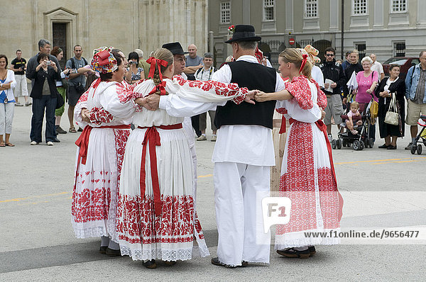 Traditionelle Folklore-Tanzgruppe  Zagreb  Kroatien  Osteuropa  Europa