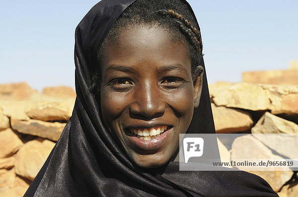 Hübsches muslimisches Mädchen  Portrait  Chinguetti  Mauretanien  nordwestliches Afrika  Afrika