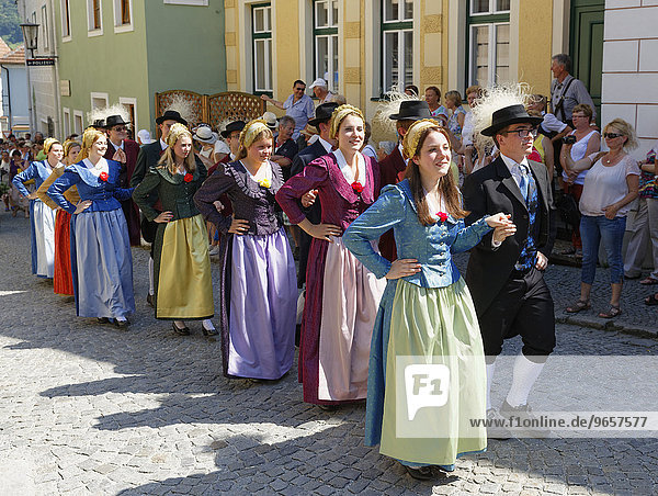 Festzug zum Marillenfest,  Spitz an der Donau,  Wachau,  Waldviertel,  Niederösterreich,  Österreich,  Europa
