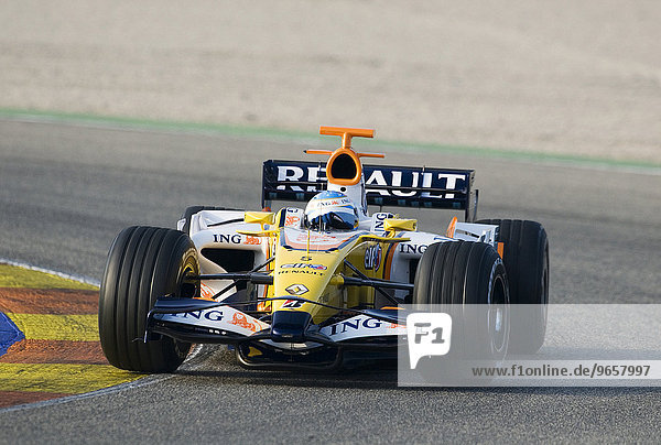 Fernando ALONSO  Spanien  im Renault F28 Boliden bei Formel 1 Testfahrten auf dem Circuit Ricardo Tormo bei Valencia  Spanien  Europa