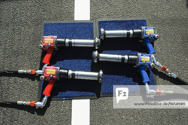 Hydraulische Drehschlüssel in der Box bei Formel 1 Testfahrten auf dem Circuit de Catalunya bei Barcelona Spanien Europa