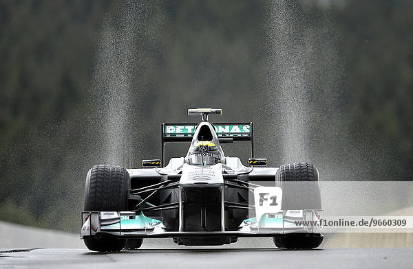 Nico Rosberg GER MercedesGP im Regen Formel 1 Saison 2011 Großer Preis von Belgien Spa-Francorchamps Belgien Europa