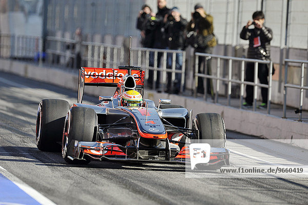 Lewis Hamilton GBR McLaren Mercedes MP4-27 bei Formel 1 Testfahrten vom 21.-24.2.2012 auf dem Circuito de Catalunya bei Barcelona Spanien Europa