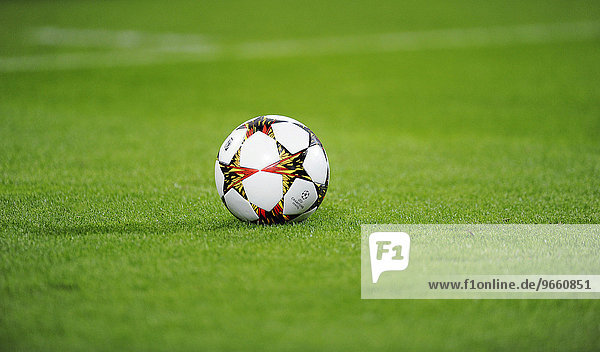 'UEFA Champions League offizieller Spielball ''Adidas Finale'' 2014 Signal-Iduna Arena Dortmund Nordrhein-Westfalen Deutschland Europa'