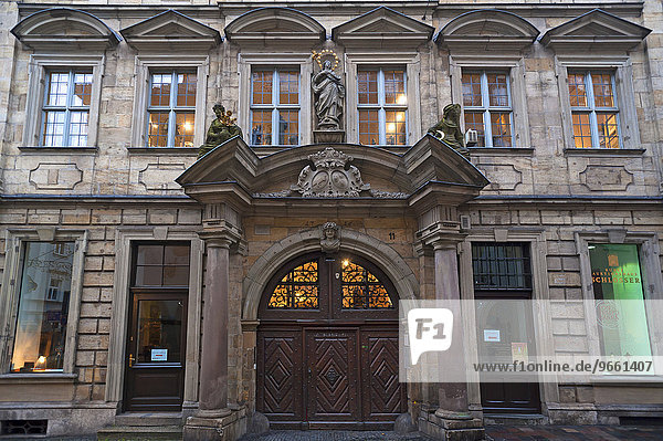 Ehemaliges Bibra Palais  1714-1716  Wappen der von Bibra  oben die Immaculata  Bamberg  Oberfranken  Bayern  Deutschland  Europa