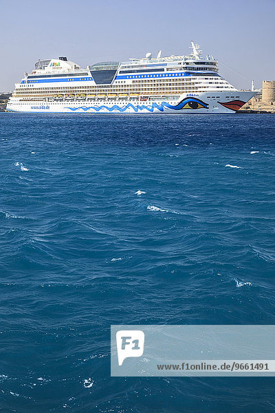 Kreuzfahrtschiff Aida Diva im Hafen von Rhodos  Dodekanes  Südliche Ägäis  Griechenland  Europa