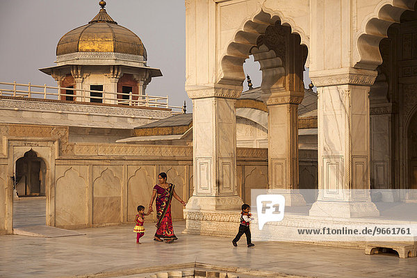 Innenhof im Roten Fort  Agra  Uttar Pradesh  Indien  Asien