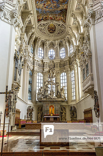 Altar  Hochaltar  Chor  barocker Dom St. Stephan  auch Stephansdom  Passau  Niederbayern  Bayern  Deutschland  Europa