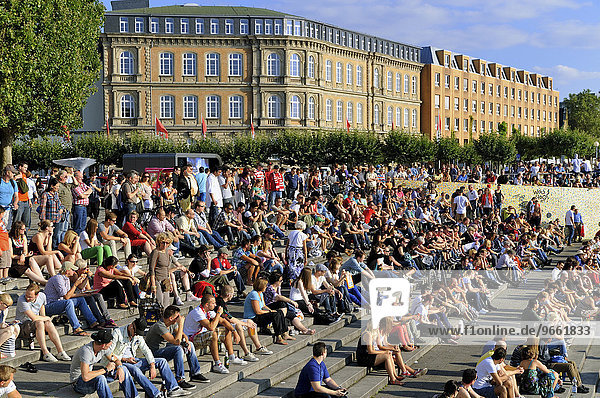 Rhine promenade  Rhine terraces  people sitting on the steps  Düsseldorf  North Rhine-Westphalia  Germany  Europe