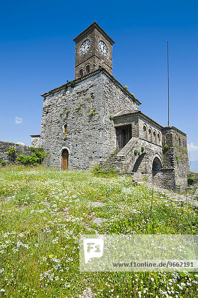 Uhrturm der Burg  Altstadt  UNESCO Weltkulturerbe  Gjirokastër  Albanien  Europa