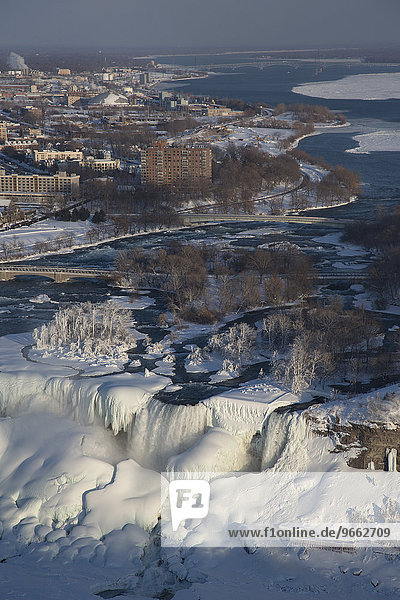 Niagarafälle im Winter Niagara Falls Ontario Kanada Nordamerika
