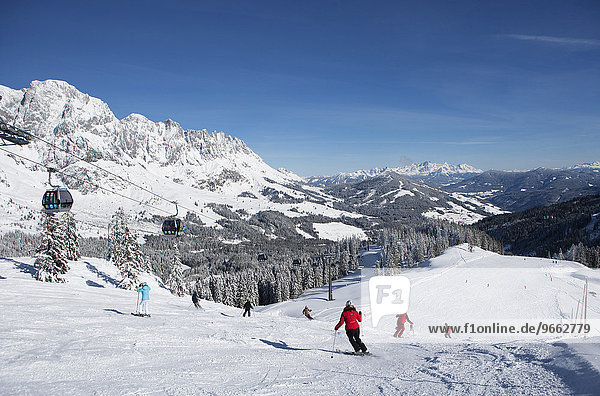 Skiers on ski slope in front of mountain scenery  Hochkönig  Amade skiing area  Mühlbach  Salzburg State  Austria  Europe