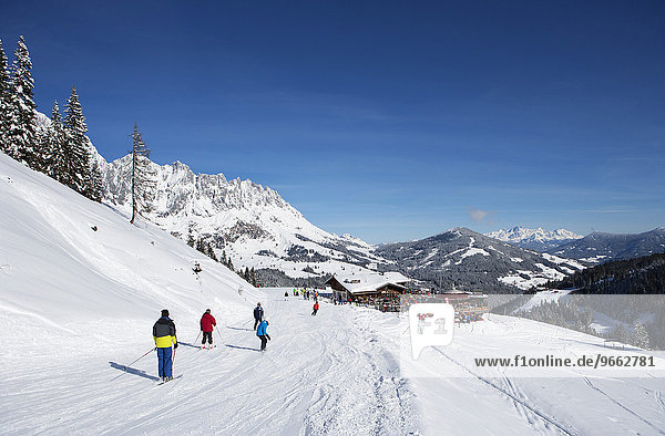 Skiers on ski slope in front of mountain scenery  Hochkönig  Amade skiing area  Mühlbach  Salzburg State  Austria  Europe