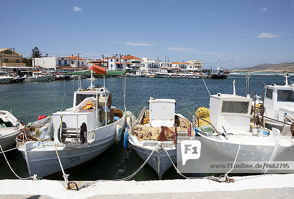Fischerboote im Hafen  Elafonisos  Ionische Insel  Peloponnes  Griechenland  Europa