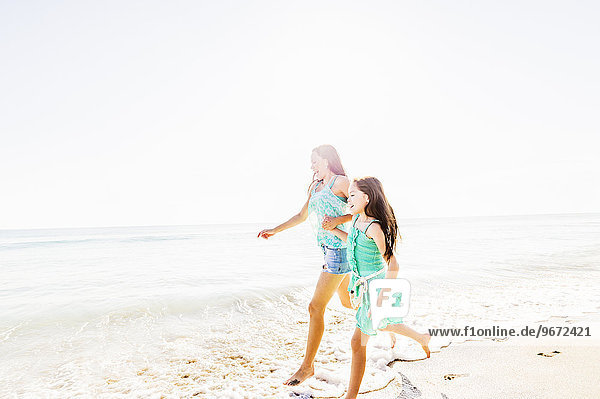 Zusammenhalt Strand Zeit Geld ausgeben Tochter Zeit verbringen