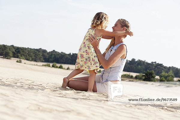 Strand Sand Tochter Mutter - Mensch spielen