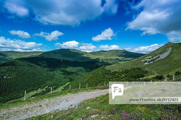 Frankreich Berg Tal Auvergne