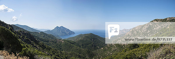 Zwei Landzungen an der Westküste von Korsika  Golf von Porto  Korsika  Frankreich  Europa