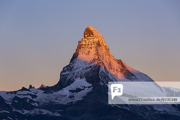 Erstes Sonnenlicht am Matterhorn  Zermatt  Wallis  Schweiz  Europa