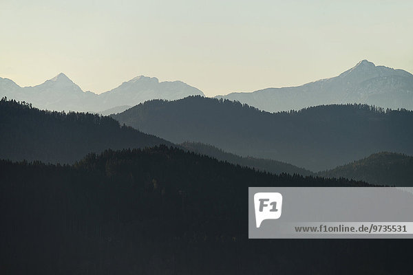 Bergketten im Dunst  Althofen  Kärnten  Österreich  Europa