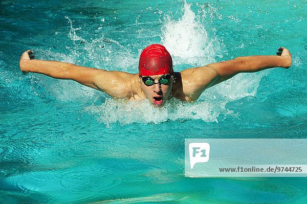 Europäer Training Schwimmbad Schwimmer