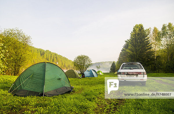 Auto Campingplatz Zelt Feld