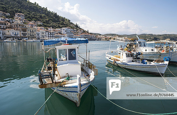 Griechenland  Gythio  festgemachte Fischerboote