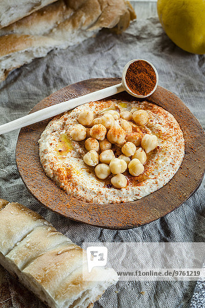 Hummus mit türkischem Fladenbrot