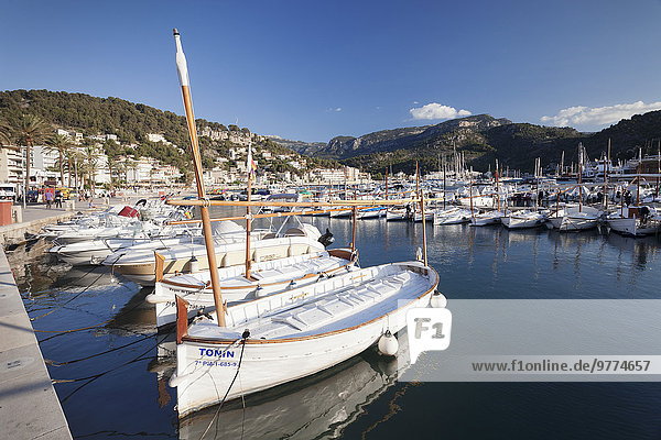 Fishing boats at harbour  Port de Soller  Majorca (Mallorca)  Balearic Islands  Spain  Mediterranean  Europe