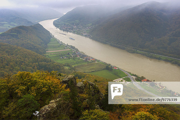 Europa Palast Schloß Schlösser Landschaft Fluss Ansicht Donau Kultur UNESCO-Welterbe Österreich