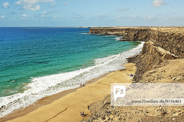 Volcanic rock headland and sandy beach south of this village on the north west coast  El Cotillo  Fuerteventura  Canary Islands  Spain  Atlantic  Europe
