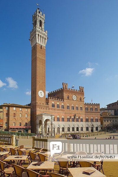 Piazza del Campo  Palazzo Pubblico and Torre del Mangia  Siena  UNESCO World Heritage Site  Tuscany  Italy  Europe
