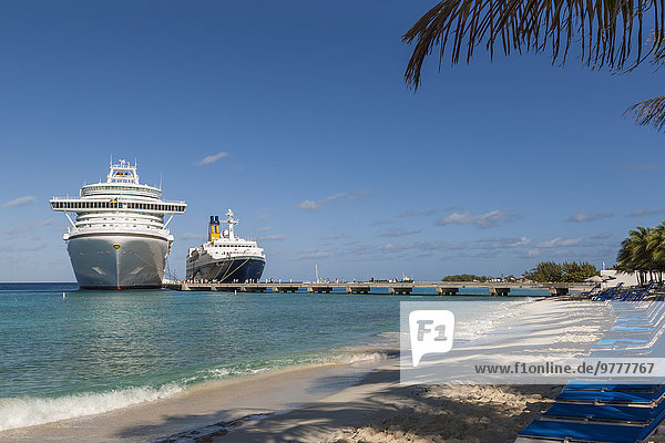 Strand Schiff Passagier Karibik Westindische Inseln Mittelamerika Kreuzfahrtschiff Grand Turk Island aussteigen Turks- und Caicos-Inseln