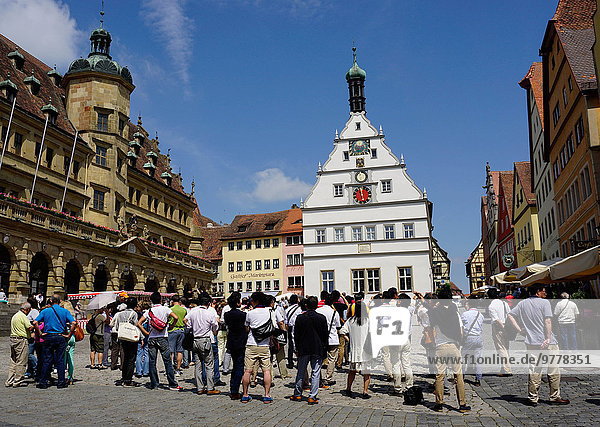Europa warten Großstadt Tourist Uhr Quadrat Quadrate quadratisch quadratisches quadratischer Taverne Bayern Franken Deutschland Markt