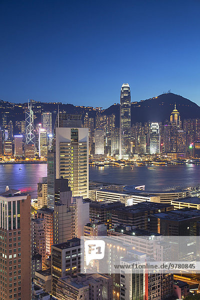 Skyline Skylines Insel Ansicht China Asien Abenddämmerung Hongkong