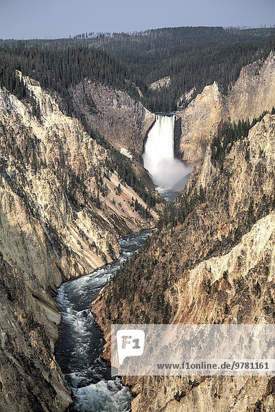 Amerika Nordamerika Verbindung UNESCO-Welterbe Yellowstone Nationalpark Lower Falls Wyoming