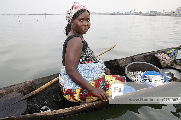 Westafrika Fisch Pisces Boot Verkäufer Afrika Benin
