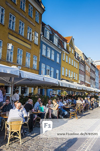 Restaurants in Nyhavn  17th century waterfront  Copernhagen  Denmark  Scandinavia  Europe