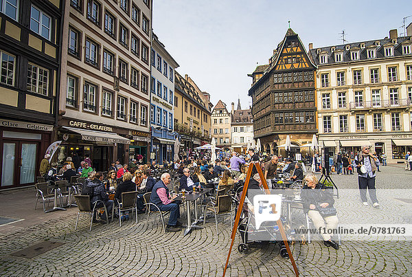 People at outdoor cafe with Restaurant Maison Kammerzell in background at Cathedral Square  Strasbourg  Alsace  France  Europe