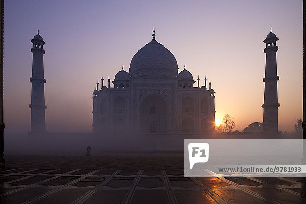 Taj Mahal at sunrise  UNESCO World Heritage Site  Agra  Uttar Pradesh  India  Asia