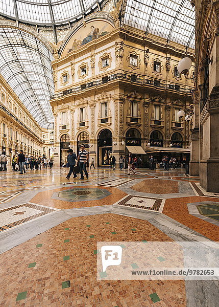 Innenraum von Galleria Vittorio Emanuele Einkaufszentrum  Mailand  Lombardei  Italien  Europa