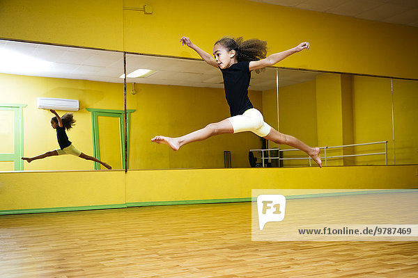 springen mischen Studioaufnahme Mädchen Ballett Mixed