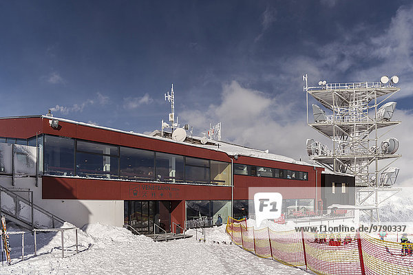 Venetbahn  Bergstation mit Antennenanlage und Skikindergarten  Venet  Zams  Tirol  Österreich  Europa