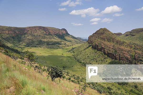 Landschaft mit Felsen und Gras im Marakele-Nationalpark Waterberg Mountains Limpopo-Provinz Südafrika