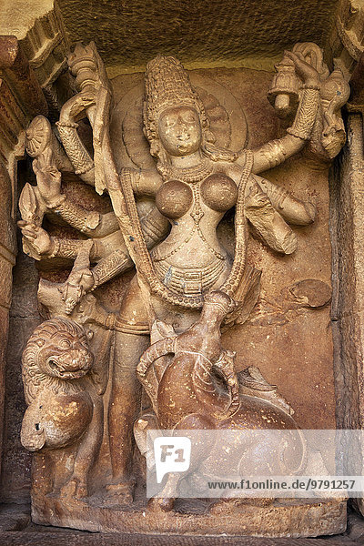 Hinduistische Durga-Statue aus der Zeit des Chalukya-Reiches in einem Tempel in Aihole  Karnataka  Indien  Asien