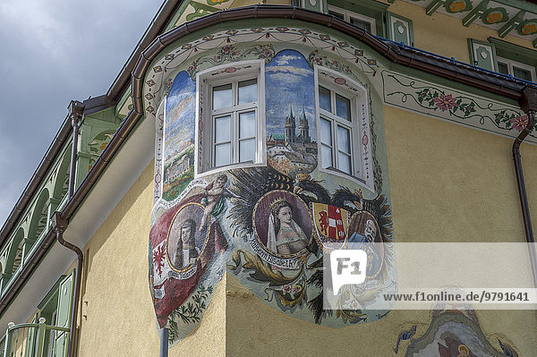 Hotel Dolomiti  Erker mit Wandmalerei  Motive der österreichischen Kaiserzeit  Canazei  Trentino-Alto Adige  Italien  Europa