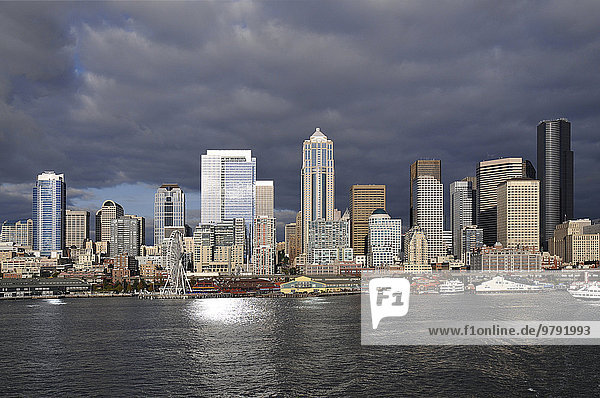 Skyline von Seattle  Washington  USA  Nordamerika