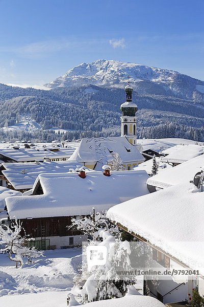 Ortsansicht im Winter  mit Unterberghorn  Reit im Winkl  Chiemgau  Oberbayern  Bayern  Deutschland  Europa