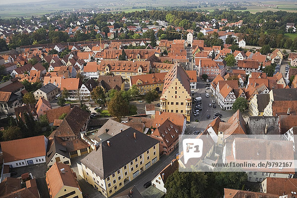 Überblick über die Dächer der mittelalterlichen Stadt  Nördlingen  Bayern  Deutschland  Europa