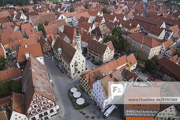Überblick über die Dächer der mittelalterlichen Stadt  Nördlingen  Bayern  Deutschland  Europa